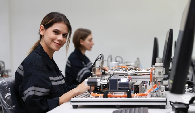 Alunas do curso técnico em Mecânico